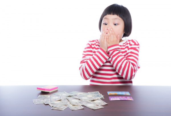 https---www.pakutaso.com-assets_c-2015-08-YUKI86_okanekodomo15144308-thumb-1000xauto-18888 (1)